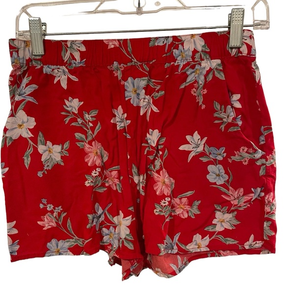 H&M Red Floral Elastic Shorts W/Pockets - Picture 1 of 3